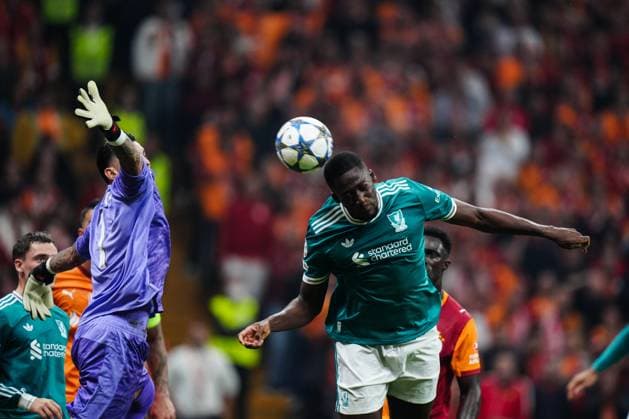 Galatasaray v Liverpool - UEFA Champions League ISTANBUL, TURKIYE - SEPTEMBER 30: Ugurcan Cakir Galatasaray in action against Ryan Gravenberch of Liverpool during the UEFA Champions League week 2 match between Galatasaray and Liverpool at RAMS Park in Istanbul, Turkiye, on September 30, 2025. Hakan Akgun Anadolu Istanbul Turkey. Editorial use only. Please get in touch for any other usage.  Copyright: x2025xAnadoluxHakanxAkgunx
