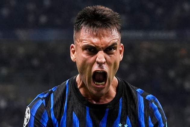 Inter MilanÕs Lautaro Martinez celebrates after scoring the 1-0 goal for his team during the Uefa Champions League soccer match, between Inter and Salvia Prague at the San Siro Stadium in Milan, Italy - League phase Matchday 2 - September 30, 2025. - Soccer  Copyright: xFabioxFerrari LaPressex