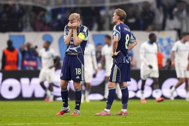 MARSEILLE , 30-09-2025 , Stade Velodrome , season 2025 2026 , UEFA Champions League football , League phase Matchday 2 , match between Olympique de Marseille and Ajax , picture shows Ajax player Davy Klaassen dejected after 4-0 Olympique de Marseille - Ajax  x31296818x Copyright:
