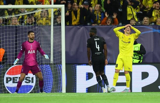 Sondre Fet of Bodo Glimt rues missed chance for scoring a goal FK Bodo Glimt v Tottenham Hotspur, UEFA Champions League, Group Stage, Football, Aspmyra Stadion, Bodo, Norway - 30 Sep 2025Bodo Aspmyra Stadion Norway EDITORIAL USE ONLY No use with unauthorised audio, video, data, fixture lists, club league logos or live services. Online in-match use limited to 120 images, no video emulation. No use in betting, games or single club league player publications.  Copyright: xMichaelxZemanek Shutterstockx 15504026ah