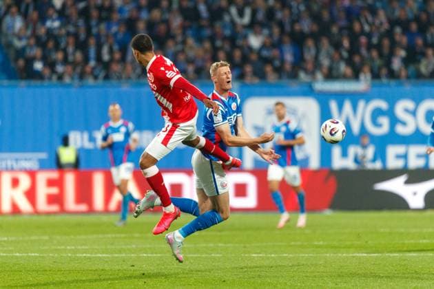 left Nyamekye Awortwie Grant FCE vs Emil Frost Holten Rostock GER, FC Hansa Rostock vs FC Energie Cottbus, Soccer, Men, 3 Liga, 09 Matchday, Season 2025 2026, 30 09 2025 Rostock Ostseestadion Mecklenburg Vorpommern Germany