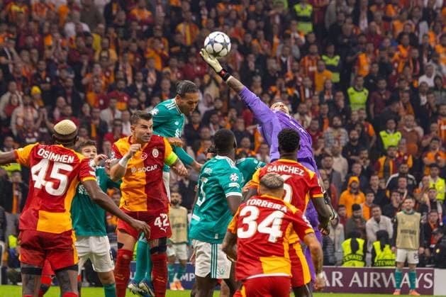 Football - UEFA Champions League - League Phase - Galatasaray A.Åž v Liverpool FC ISTANBUL, TURKEY - Tuesday, September 30, 2025: Galatasaray s goalkeeper UÄüurcan Ã‡akÄ±r makes a save during the UEFA Champions League match between Galatasaray A.Åž. and Liverpool FC at the Ali Sami Yen Stadium. (Photo by David Rawcliffe Propaganda) ISTANBUL Ali Sami Yen Stadium MARMARA TURKEY  Copyright: xDavidxRawcliffex P2025-09-30-Galatasaray_Liverpool-73