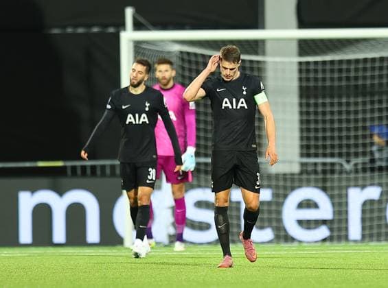 Micky van de Ven of Tottenham Hotspur reacts after conceding second goal FK Bodo Glimt v Tottenham Hotspur, UEFA Champions League, Group Stage, Football, Aspmyra Stadion, Bodo, Norway - 30 Sep 2025Bodo Aspmyra Stadion Norway EDITORIAL USE ONLY No use with unauthorised audio, video, data, fixture lists, club league logos or live services. Online in-match use limited to 120 images, no video emulation. No use in betting, games or single club league player publications.  Copyright: xMichaelxZemanek Shutterstockx 15504026al