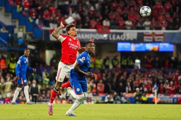 Chelsea FC v SL Benfica, Champions League Richard Rios of Benfica and Moises Caicedo of Chelsea battling for the ball during the Chelsea FC v SL Benfica UEFA Champions League Round One League Stage match at Stamford Bridge, London, England, United Kingdom on 30 September 2025 Credit: Dylan Hepworth Every Second Media Editorial use only. All images are copyright Every Second Media Limited. No images may be reproduced without prior permission. Copyright: xIMAGO EveryxSecondxMediax ESM-1604-0073 DylanxHepworthx xEveryxSecondxMediax