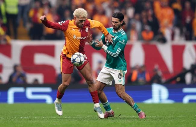Baris Alper Yilmaz of Galatasaray is challenged by Dominik Szoboszlai of Liverpool Galatasaray v Liverpool, UEFA Champions League, Group Stage, Football, RAMS Park, Istanbul, Turkey - 30 Sep 2025Istanbul RAMS Park Turkey EDITORIAL USE ONLY No use with unauthorised audio, video, data, fixture lists, club league logos or live services. Online in-match use limited to 120 images, no video emulation. No use in betting, games or single club league player publications.  Copyright: xRaddadxJebarah Shutterstockx 15504034bo