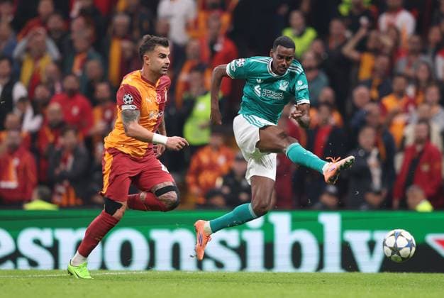 Alexander Isak of Liverpool has a shot Galatasaray v Liverpool, UEFA Champions League, Group Stage, Football, RAMS Park, Istanbul, Turkey - 30 Sep 2025Istanbul RAMS Park Turkey EDITORIAL USE ONLY No use with unauthorised audio, video, data, fixture lists, club league logos or live services. Online in-match use limited to 120 images, no video emulation. No use in betting, games or single club league player publications.  Copyright: xRaddadxJebarah Shutterstockx 15504034bp