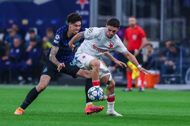 Christos Zafeiris of SK Slavia Praha competes for the ball with Alessandro Bastoni of FC Internazionale during UEFA Champions League 2025 26 League Phase - Matchday2 football match between FC Internazionale and SK Slavia Praha at San Siro Stadium  Copyright: xFabrizioxCarabelli IPAxSportx xipa-agency.netx xx IPA_65976526 IPA_Agency_IPA65976526