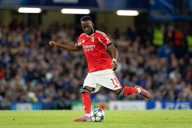 30th September 2025; Stamford Bridge, Chelsea, London, England: Champions League Football, Chelsea versus Benfica; Dodi Lukebakio of Benfica takes a free kick  IanxStephen