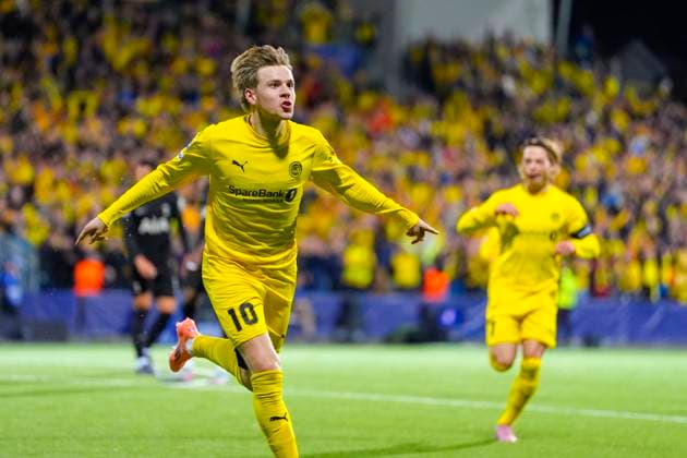 UEFA Champions League 2025 2026 Bodo Glimt Tottenham Bodo 20250930 Bodo Glimts Jens Petter Hauge scores during the Champions League match between Bodo Glimt and Tottenham at Aspmyra Stadium Photo Lise Aserud NTB Bodo Norway EDITORIAL USE ONLY RESTRICTED USE FOR BETTING COMPANIES  Copyright: xLisexAserudx xNTBx