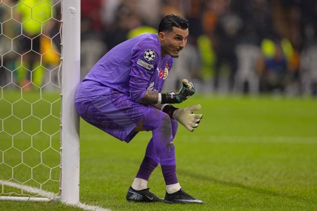 Football - UEFA Champions League - League Phase - Galatasaray A.Åž v Liverpool FC ISTANBUL, TURKEY - Tuesday, September 30, 2025: Galatasaray s goalkeeper UÄüurcan Ã‡akÄ±r during the UEFA Champions League match between Galatasaray A.Åž. and Liverpool FC at the Ali Sami Yen Stadium. (Photo by David Rawcliffe Propaganda) ISTANBUL Ali Sami Yen Stadium MARMARA TURKEY  Copyright: xDavidxRawcliffex P2025-09-30-Galatasaray_Liverpool-78