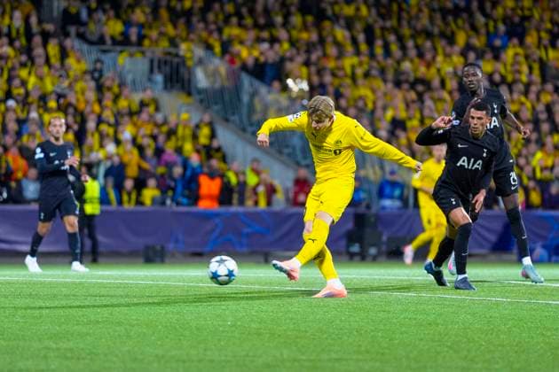 UEFA Champions League 2025 2026 Bodo Glimt Tottenham Bodo 20250930 Bodo Glimts Jens Petter Hauge scores during the Champions League match between Bodo Glimt and Tottenham at Aspmyra Stadium Photo Lise Aserud NTB Bodo Norway EDITORIAL USE ONLY RESTRICTED USE FOR BETTING COMPANIES  Copyright: xLisexAserudx xNTBx