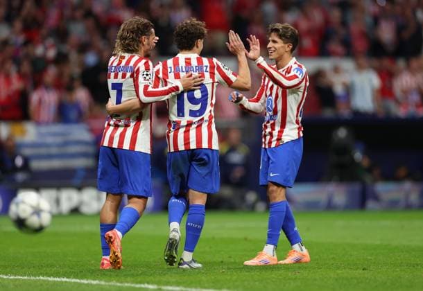 30 09 2025, Football UEFA Champions League, Atletico Madrid Eintracht Frankfurt, v l , Goal celebration of Antoine Griezmann Atletico Madrid , Julian Alvarez Atletico Madrid , Giuliano Simeone Atletico Madrid , Goal celebration, celebrate the goal DFL DFB REGULATIONS PROHIBIT ANY USE OF PHOTOGRAPHS AS IMAGE SEQUENCES AND OR QUASI VIDEO xdcx Copyright: HMBxMedia Claus