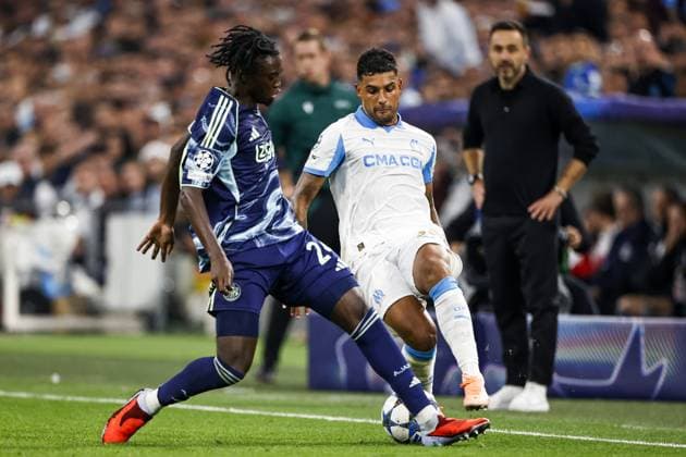 MARSEILLE - (l-r) Jorthy Mokio of Ajax, Emerson of Olympique Marseille during the UEFA Champions League match between Olympique Marseille and Ajax at the Stade Velodrome on September 30, 2025, in Marseille, France. ANP MAURICE VAN STEEN xVIxANPxSportx xxANPxIVx 537976719 originalFilename: 537976719.jpg