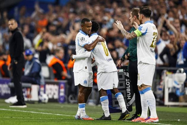 MARSEILLE - (l-r) Igor Paixao of Olympique Marseille, Angel Gomes of Olympique Marseille, Pierre-Emile Hojbjerg of Olympique Marseille during the UEFA Champions League match between Olympique Marseille and Ajax at the Stade Velodrome on September 30, 2025 in Marseille, France. ANP MAURICE VAN STEEN xVIxANPxSportx xxANPxIVx 537976812 originalFilename: 537976812.jpg