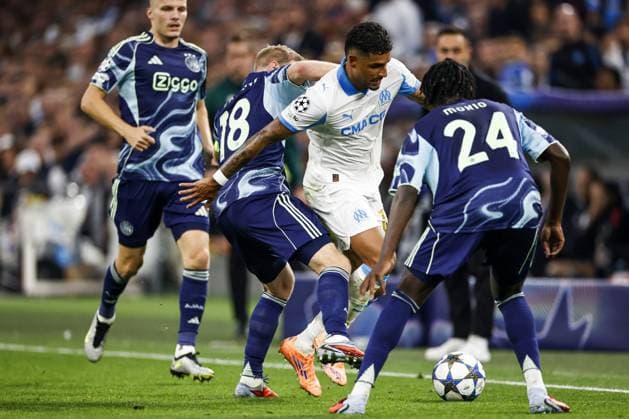 MARSEILLE - (l-r) Davy Klaassen of Ajax, Emerson of Olympique Marseille, Jorthy Mokio of Ajax during the UEFA Champions League match between Olympique Marseille and Ajax at the Stade Velodrome on September 30, 2025, in Marseille, France. ANP MAURICE VAN STEEN xVIxANPxSportx xxANPxIVx 537976837 originalFilename: 537976837.jpg