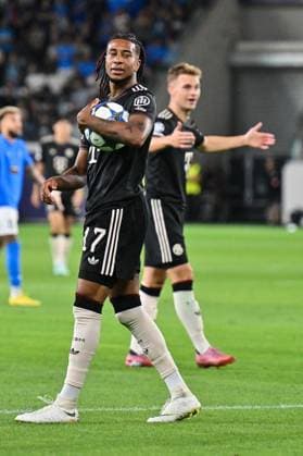 UEFA Champions League Paphos FC FC Bayern München 30 09 2025 In the picture Michael OLISE FC Bayern Muenchen 17 with ball in hand Single photo cropped UEFA Champions League Paphos FC FC Bayern München Alphamega Stadium on 30 09 2025 Copyright: xBEAUTIFULxSPORTS Goldbergx