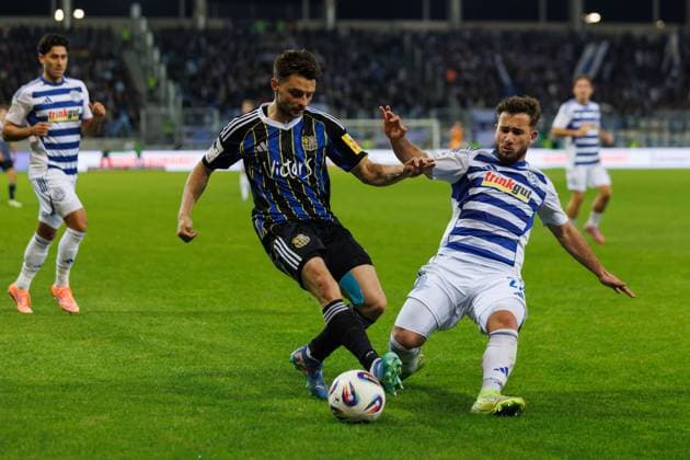 Maurice Multhaup 1 FC Saarbruecken in duel with Can Coskun MSV Duisburg , 1 FC Saarbruecken vs MSV Duisburg Soccer, 3 Bundesliga, 9 Matchday, Season 2025 2026, 30 09 2025 DFB regulations prohibit any use of photographs as image sequences and or quasi video 1 FC Saarbruecken vs MSV Duisburg Soccer, 3 Bundesliga, 9 Matchday, Season 2025 2026, 30 09 2025 Copyright: xEibner-Pressefoto AlexanderxNeisx EP_ANS
