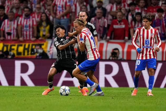 30 09 2025, xjhx, Football UEFA Champions League, Atletico Madrid Eintracht Frankfurt v l Nathaniel Brown Eintracht Frankfurt Marcos Llorente Atletico Madrid duel, action, action, battle for the ball UEFA REGULATIONS PROHIBIT ANY USE OF PHOTOGRAPHS as IMAGE SEQUENCES and or QUASI VIDEO Madrid