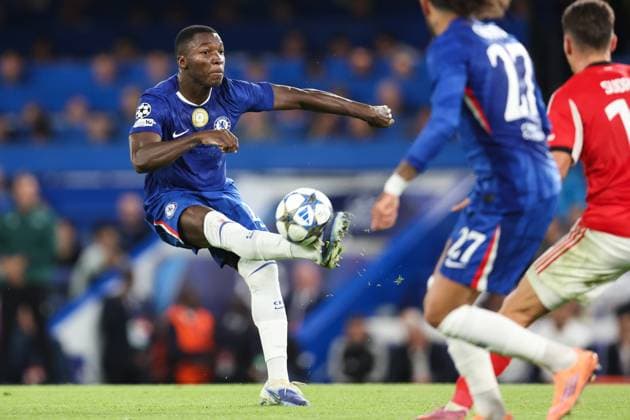 Chelsea gegen Benfica 30. September 2025, London UEFA Champions League Chelsea gegen SL Benfica Moises Caicedo von Chelsea Foto Charlotte Wilson Abseits London UK  Copyright: xCharlottexWilsonx xOffsidexOffside