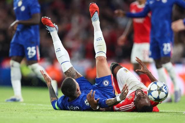 Chelsea gegen Benfica 30. September 2025, London UEFA Champions League Chelsea gegen SL Benfica Enzo Fernandez von Chelsea und Dodi Lukebakio von Benfica Foto Charlotte Wilson Abseits London UK  Copyright: xCharlottexWilsonx xOffsidexOffside