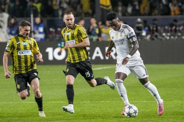 Kairat Almaty v Real Madrid - UEFA Champions League ALMATY, KAZAKHSTAN - SEPTEMBER 30: Real Madrid’s Vinicius Junior (7) battles for the ball with Kairat Almaty Ofri Arad (15) during the UEFA Champions League group stage match between Kairat Almaty and Real Madrid at Almaty Ortalyk Stadion in Almaty, Kazakhstan on September 30, 2025. Turar Kazangapov Anadolu Almaty Kazakhstan. Editorial use only. Please get in touch for any other usage.  Copyright: x2025xAnadoluxTurarxKazangapovx