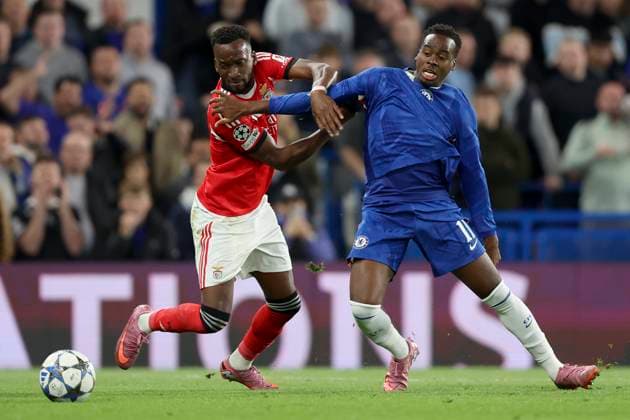 Chelsea FC v SL Benfica - UEFA Champions League 2025 26 League Phase MD2 Dodi Lukebakio of SL Benfica and Jamie Gittens of Chelsea challenge during the UEFA Champions League 2025 26 League Phase MD2 match between Chelsea FC and SL Benfica at Stamford Bridge on September 30, 2025 in London, England. London Stamford Bridge England United Kingdom Copyright: xNigelxFrench Sportsphoto APLx 14136634