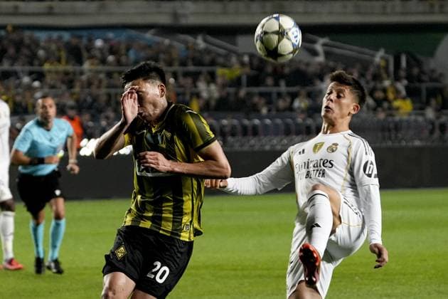 Kairat Almaty v Real Madrid - UEFA Champions League ALMATY, KAZAKHSTAN - SEPTEMBER 30: Real Madrid’s Arda Guler (15) battles for the ball with Kairat Almaty Yerkin Tapalov (20) during the UEFA Champions League group stage match between Kairat Almaty and Real Madrid at Almaty Ortalyk Stadion in Almaty, Kazakhstan on September 30, 2025. Turar Kazangapov Anadolu Almaty Kazakhstan. Editorial use only. Please get in touch for any other usage.  Copyright: x2025xAnadoluxTurarxKazangapovx