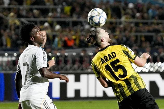 Kairat Almaty v Real Madrid - UEFA Champions League ALMATY, KAZAKHSTAN - SEPTEMBER 30: Real Madrid’s Vinicius Junior (7) battles for the ball with Kairat Almaty Ofri Arad (15) during the UEFA Champions League group stage match between Kairat Almaty and Real Madrid at Almaty Ortalyk Stadion in Almaty, Kazakhstan on September 30, 2025. Turar Kazangapov Anadolu Almaty Kazakhstan. Editorial use only. Please get in touch for any other usage.  Copyright: x2025xAnadoluxTurarxKazangapovx