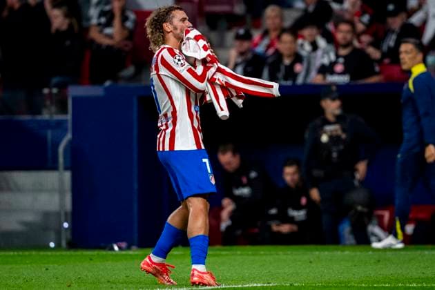 Atletico de Madrid v Eintracht Frankfurt - UEFA Champions League 2025 26 League Phase MD2 Antoine Griezmann of Atletico de Madrid celebrates his goal showing a celebratory shirt during the UEFA Champions League 2025 26 League Phase MD2 match between Atletico de Madrid and Eintracht Frankfurt at Estadio Riyadh Air Metropolitano on September 30, 2025 in Madrid, Spain. Madrid Estadio Riyadh Air Metropolitano Madrid Spain Copyright: xAlbertoxGardinx AGardin_20250930_Foot_Cha_AtlMad_EinFra_1884