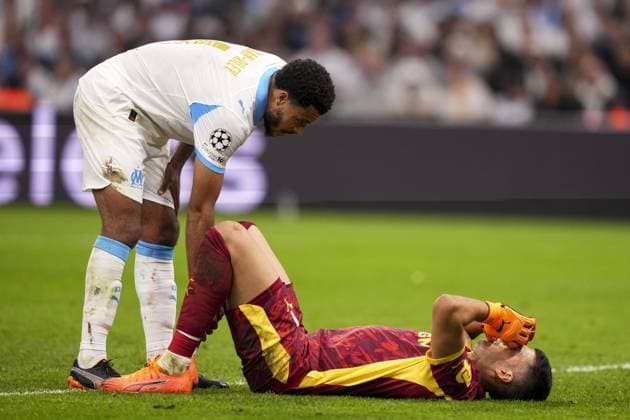 MARSEILLE , 30-09-2025 , Stade Velodrome , season 2025 2026 , UEFA Champions League football , League phase Matchday 2 , match between Olympique de Marseille and Ajax , picture shows Olympique de Marseille goalkeeper Geronimo Rulli with an injury and Olympique de Marseille player CJ Egan-Riley Olympique de Marseille - Ajax  x31297350x Copyright: