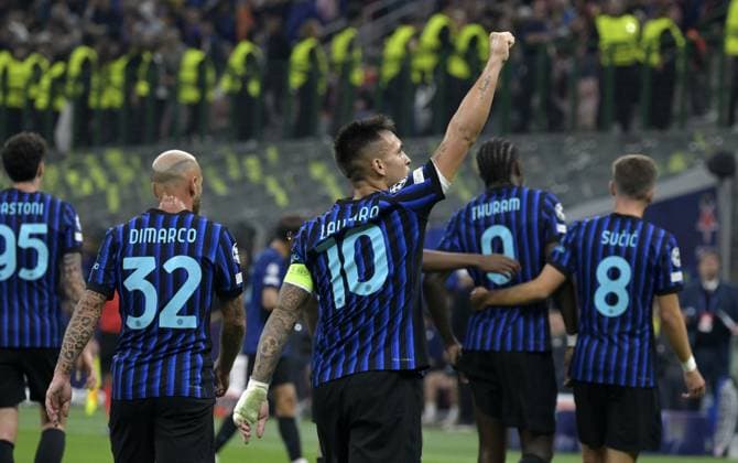 Foto IPP Paolo Bona Milano 30 09 2025 UEFA Champions League di Calcio stagione 2025 2026 partita Inter-Slavia Praga Nella foto Lautaro Martinez esulta dopo il gol del 3-0 Italy Photo Press Worldwide Copyright italy Italy ITALY  Copyright: xR4924_italyphotopressx