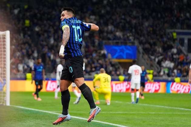 Inter Milan™s Lautaro Martinez celebrates after scoring the 3-0 goal for his team during the Uefa Champions League soccer match, between Inter and Salvia Prague at the San Siro Stadium in Milan, Italy - League phase Matchday 2 - September 30, 2025. - Soccer  Copyright: xFabioxFerrari LaPressex