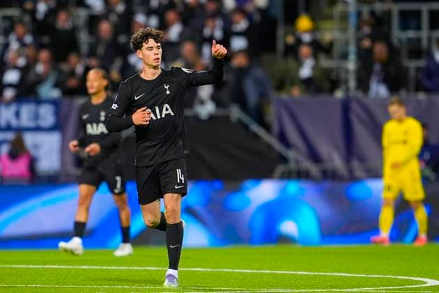 UEFA Champions League 2025 2026 Bodo Glimt Tottenham Bodo 20250930 Tottenham s Archie Gray contributes to Bodo Glimt s own goal during the Champions League match between Bodo Glimt and Tottenham at Aspmyra Stadium Photo Lise Aserud NTB Bodo Norway EDITORIAL USE ONLY RESTRICTED USE FOR BETTING COMPANIES  Copyright: xLisexAserudx xNTBx
