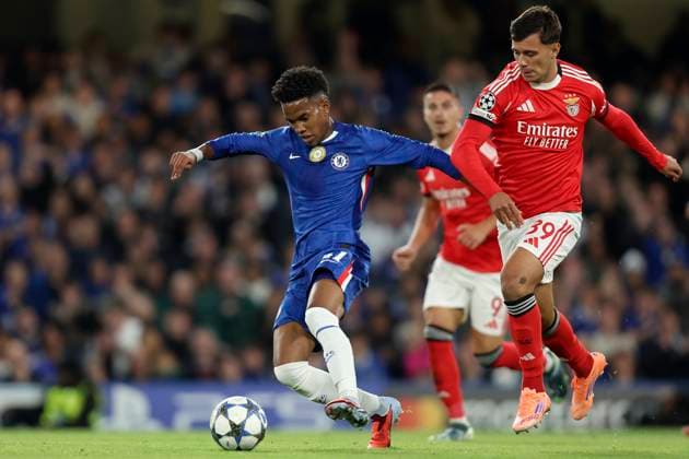 Chelsea FC v SL Benfica - UEFA Champions League 2025 26 League Phase MD2 Estevao Willian of Chelsea and Henrique Araujo of SL Benfica during the UEFA Champions League 2025 26 League Phase MD2 match between Chelsea FC and SL Benfica at Stamford Bridge on September 30, 2025 in London, England. London Stamford Bridge England United Kingdom Copyright: xNigelxFrench Sportsphoto APLx 14136636