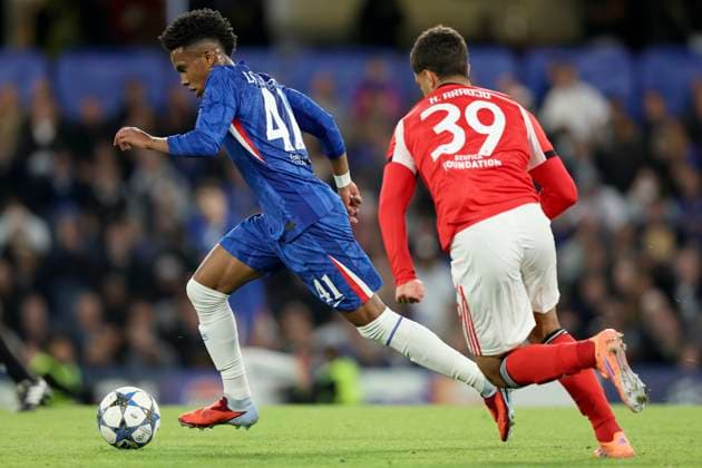 Chelsea FC v SL Benfica - UEFA Champions League 2025 26 League Phase MD2 Estevao Willian of Chelsea and Henrique Araujo of SL Benfica during the UEFA Champions League 2025 26 League Phase MD2 match between Chelsea FC and SL Benfica at Stamford Bridge on September 30, 2025 in London, England. London Stamford Bridge England United Kingdom Copyright: xNigelxFrench Sportsphoto APLx 14136637