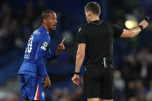 Chelsea FC v SL Benfica - UEFA Champions League 2025 26 League Phase MD2 Joao Pedro of Chelsea is sent off by Referee Daniel Siebert during the UEFA Champions League 2025 26 League Phase MD2 match between Chelsea FC and SL Benfica at Stamford Bridge on September 30, 2025 in London, England. London Stamford Bridge England United Kingdom Copyright: xNigelxFrench Sportsphoto APLx 14136639
