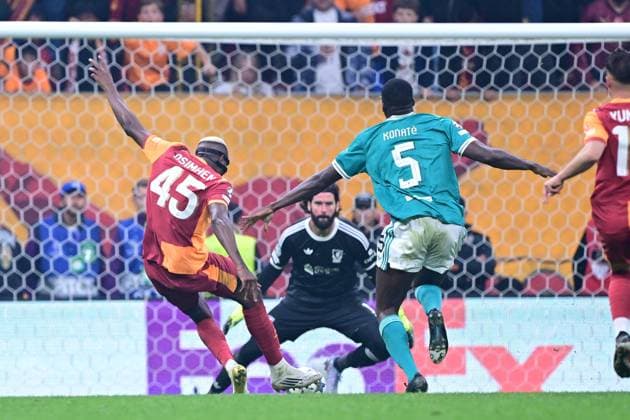 Galatasaray v Liverpool - UEFA Champions League ISTANBUL, TURKIYE - SEPTEMBER 30: Victor Osimhen (45) of Galatasaray in action during the UEFA Champions League week 2 match between Galatasaray and Liverpool at RAMS Park in Istanbul, Turkiye, on September 30, 2025. Abdulhamid Hosbas Anadolu Istanbul Turkey. Editorial use only. Please get in touch for any other usage.  Copyright: x2025xAnadoluxAbdulhamidxHosbasx