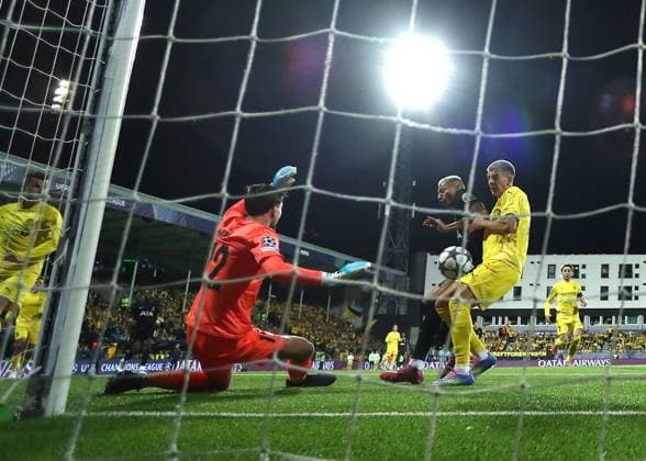Jostein Gundersen of Bodo Glimt scores an own goal under pressure from Richarlison of Tottenham Hotspur (2-2) FK Bodo Glimt v Tottenham Hotspur, UEFA Champions League, Group Stage, Football, Aspmyra Stadion, Bodo, Norway - 30 Sep 2025Bodo Aspmyra Stadion Norway EDITORIAL USE ONLY No use with unauthorised audio, video, data, fixture lists, club league logos or live services. Online in-match use limited to 120 images, no video emulation. No use in betting, games or single club league player publications.  Copyright: xMichaelxZemanek Shutterstockx 15504026at