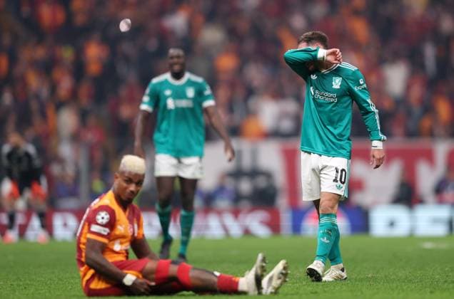 Alexis Mac Allister of Liverpool shows their frustration at full time Galatasaray v Liverpool, UEFA Champions League, Group Stage, Football, RAMS Park, Istanbul, Turkey - 30 Sep 2025Istanbul RAMS Park Turkey EDITORIAL USE ONLY No use with unauthorised audio, video, data, fixture lists, club league logos or live services. Online in-match use limited to 120 images, no video emulation. No use in betting, games or single club league player publications.  Copyright: xRaddadxJebarah Shutterstockx 15504034ct