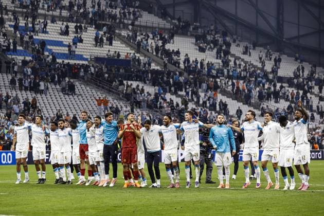 MARSEILLE - Olympique Marseille players after the UEFA Champions League match between Olympique Marseille and Ajax at the Stade Velodrome on September 30, 2025, in Marseille, France. ANP MAURICE VAN STEEN xVIxANPxSportx xxANPxIVx 537979798 originalFilename: 537979798.jpg