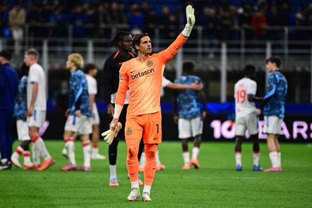 Inter Milan v Slavia Praha - UEFA Champions League MILAN, ITALY - SEPTEMBER 30: Yann Sommer of Inter Milan cheers fans at the end of the UEFA Champions League football match between Inter Milan and Slavia Prague at San Siro Stadium in Milan, Italy on September 30, 2025. Piero Cruciatti Anadolu Milan Italy. Editorial use only. Please get in touch for any other usage.  Copyright: x2025xAnadoluxPieroxCruciattix