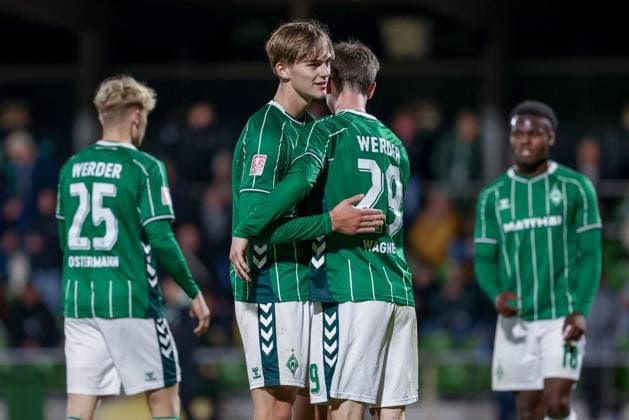 from left Mats Heitmann SV Werder Bremen II, 3 and Paul Levi Wagner SV Werder Bremen II, 29 celebrating the victory, joy about the won match, 30 09 2025, Bremen Germany , Soccer, Regionalliga Nord, SV Werder Bremen II VfB Lübeck xobx