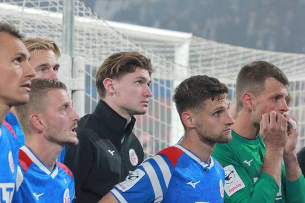 Soccer I Men I Season 2025 26 I 3 Liga I 9 Matchday I F C Hansa Rostock Energie Cottbus I 30 9 2025 Disappointed players from F C Hansa Rostock in front of their curve Rostock Ostseestadion Mecklenburg Vorpommern Germany Copyright: xLobeca AndreasxKnothex