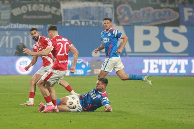 Soccer I Men I Season 2025 26 I 3 Liga I 9 Matchday I F C Hansa Rostock Energie Cottbus I 30 9 2025 Marco Schuster 5, F C Hansa Rostock straddles Axel Borgmann 20, FC Energie Cottbus Rostock Ostseestadion Mecklenburg-Vorpommern Germany Copyright: xLobeca AndreasxKnothex