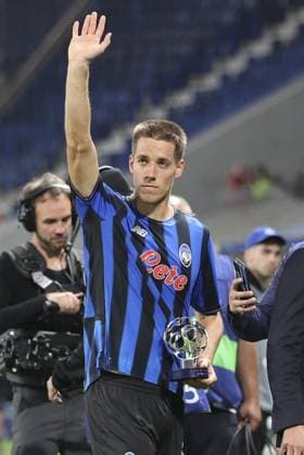 CALCIO - UEFA Champions League - Atalanta BC vs Club Brugge KV Mario Pasalic of Atalanta BC applaud the fans following the final whistle during Atalanta BC vs Club Brugge, Chanpions League 2025-26 League phase, Matchday 2Â°, game at New Balance Arena in Bergamo (BG), Italy, on September 30, 2025. Bergamo Italy  Copyright: xIPAxSport ABACAx