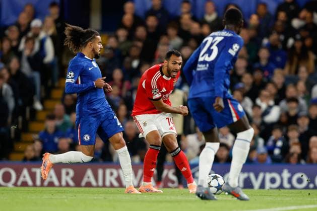 Chelsea FC vs SL Benfica - UEFA Champions League LONDON, UNITED KINGDOM - SEPTEMBER 30: Vangelis Pavlidis of Benfica (C) in action during the UEFA Champions League football match between Chelsea FC and SL Benfica at Stamford Bridge stadium on September 30, 2025, in London, United Kingdom. David Cliff Anadolu London United Kingdom. Editorial use only. Please get in touch for any other usage.  Copyright: x2025xAnadoluxDavidxCliffx