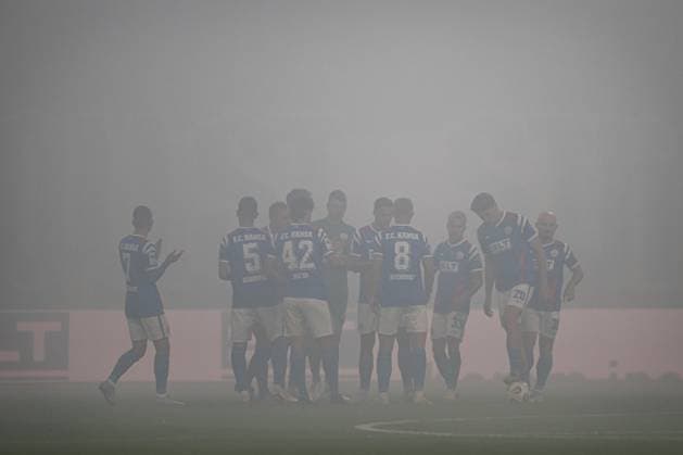 Rostock, Germany 30 September 2025 3 Liga 2025 2026 FC Hansa Rostock vs FC Energie Cottbus In the picture The team of Hansa Rostock in the pyrone fog DFB regulations prohibit any use of photographs as image sequences and or quasi video Copyright: xFotostandx xVoelkerx