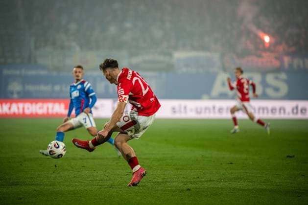 Rostock, Germany 30 September 2025 3 Liga 2025 2026 FC Hansa Rostock vs FC Energie Cottbus In the picture Axel Borgmann Energie Cottbus DFB regulations prohibit any use of photographs as image sequences and or quasi video Copyright: xFotostandx xVoelkerx