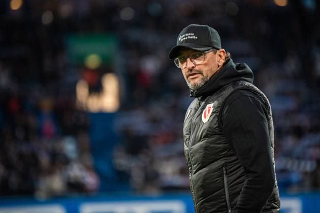 Rostock, Germany 30 September 2025 3 Liga 2025 2026 FC Hansa Rostock vs FC Energie Cottbus In the picture Coach Claus Dieter Wollitz Energie Cottbus DFB regulations prohibit any use of photographs as image sequences and or quasi video Copyright: xFotostandx xVoelkerx