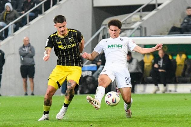v li Niklas Horst Castelle Alemannia Aachen, 44 , Jonah Fabisch Erzgebirge Aue, 20 , duel, duel, tackle, tackling, dynamics, action, 30 09 2025, Aachen Germany , Soccer, 3 Liga, TSV Alemannia Aachen FC Erzgebirge Aue, Football, 3 Liga, TSV Alemannia Aachen FC Erzgebirge Aue, DFB DFL REGULATIONS PROHIBIT ANY USE OF PHOTOGRAPHS AS IMAGE SEQUENCES AND OR QUASI VIDEO xmhx